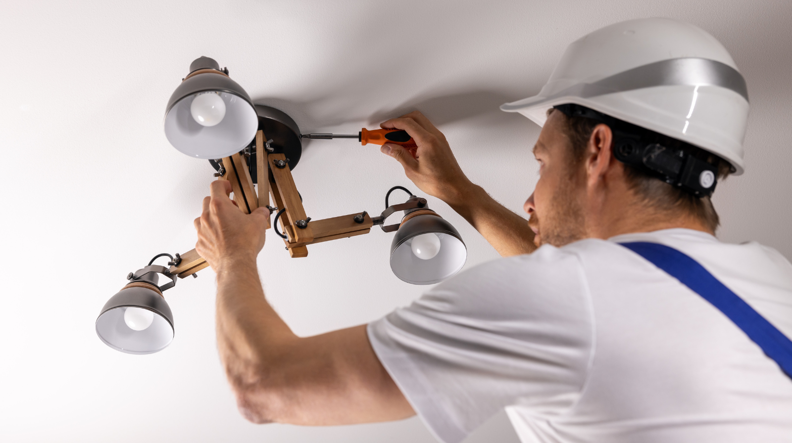 Kabinet schrapt deel van VBAR, maar handhaving op zzp-relaties gaat door